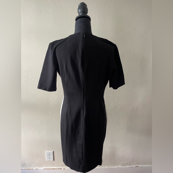 Carmen Marc Valvo Black/White Dress w/like attached pocket flaps, size 12 - Picture 3 of 5